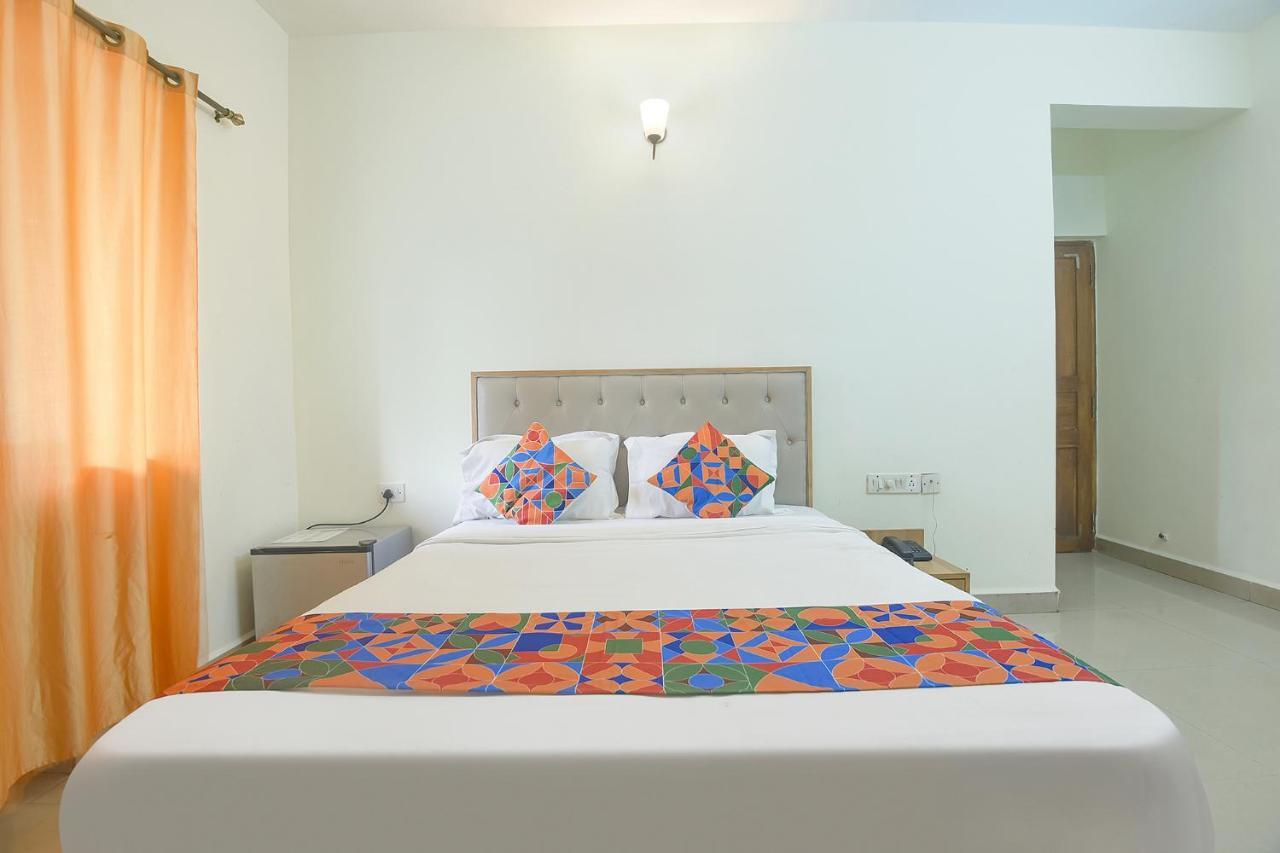 Готель Fabexpress De Classio With Pool - Nr Candolim Beach Екстер'єр фото