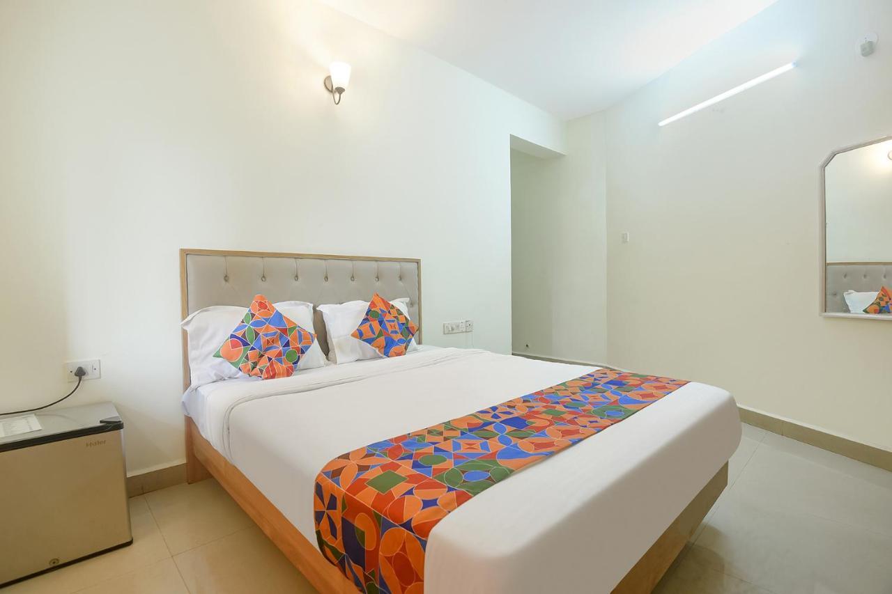 Готель Fabexpress De Classio With Pool - Nr Candolim Beach Екстер'єр фото
